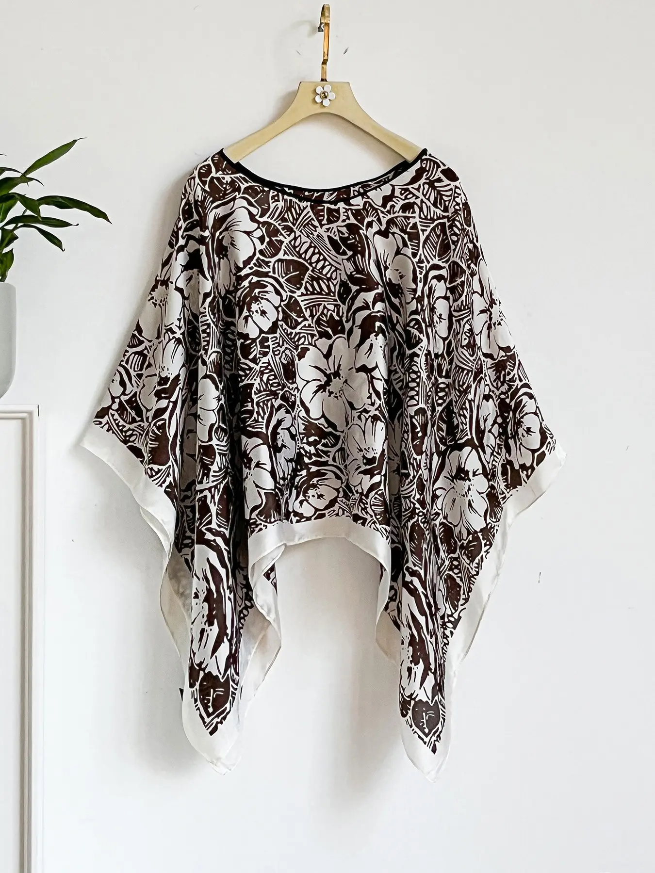 French Luxury Floral Print Silk Feel Shawl, Windproof Sandproof Casual Soft Scarf, Fashionable Versatile Wrap for Stylish, Floral Pattern Shawl