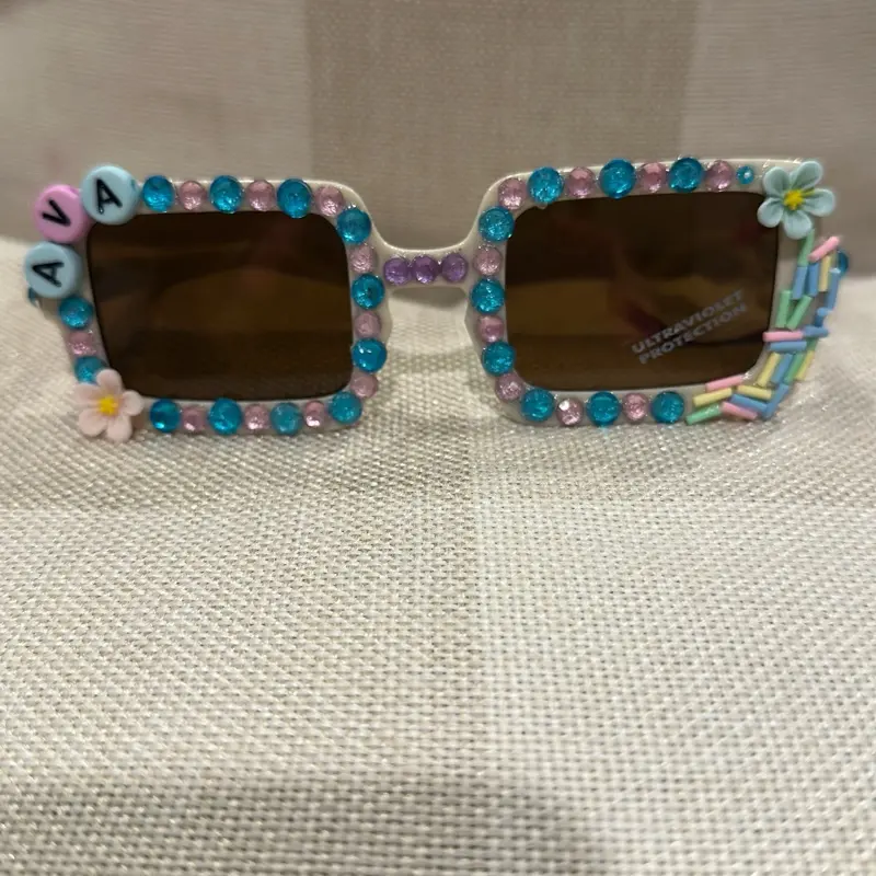 Customized Bedazzled Fashion Sunglasses, Stylish UV-Protective Eyewear for Daily Wear