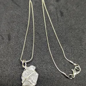 CRYSTAL QUARTZ ARROWHEAD PENDANT WIRE WRAPPED SILVER TONE ARROW HEAD CHARM   WITH SILVER PLATED NECKLACE