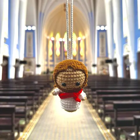 Handmade Crochet Car Hanger Ornament - Jesus-Themed Faith Charm, Cute Spider, Car Decor Gift, Vehicle Decoration, Interior Accessories for Desk or Mirror Use, DIY Knitting Craft Item