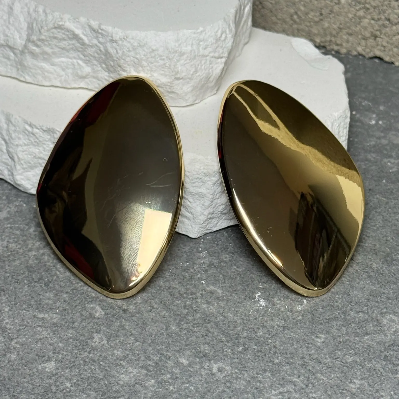 The Main Character Metal Plate Earrings