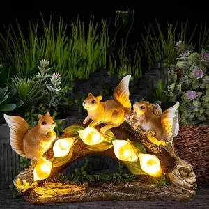 Outdoor Simulation of Three Squirrels Solar Resin Garden Ornament Light Craft Animal Garden Lawn Decoration Light Splash-Proof Suitable for Porches, Yards, And Garden Decor, an Ideal Gift for Women And Grandmothers, Resin Outdoor Statue Art