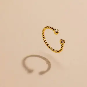 Royal Twist Ring