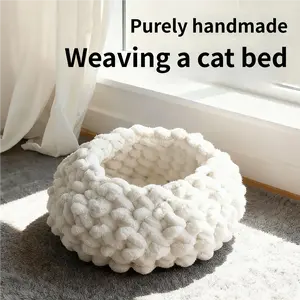 Hand-Woven Plush Cat Bed — Warm, Semi-Enclosed Pet House for Autumn & Winter (Suitable for Cats and Kittens)