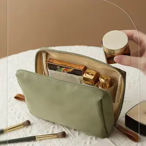 1 pc makeup bag suitable for wallet, small makeup bag, mini portable handbag, suitable for women and girls, emerald green portable waterproof makeup bag for women, Makeup Organizer Pouch, Travel Cosmetic Bags, Makeup Storage Bag