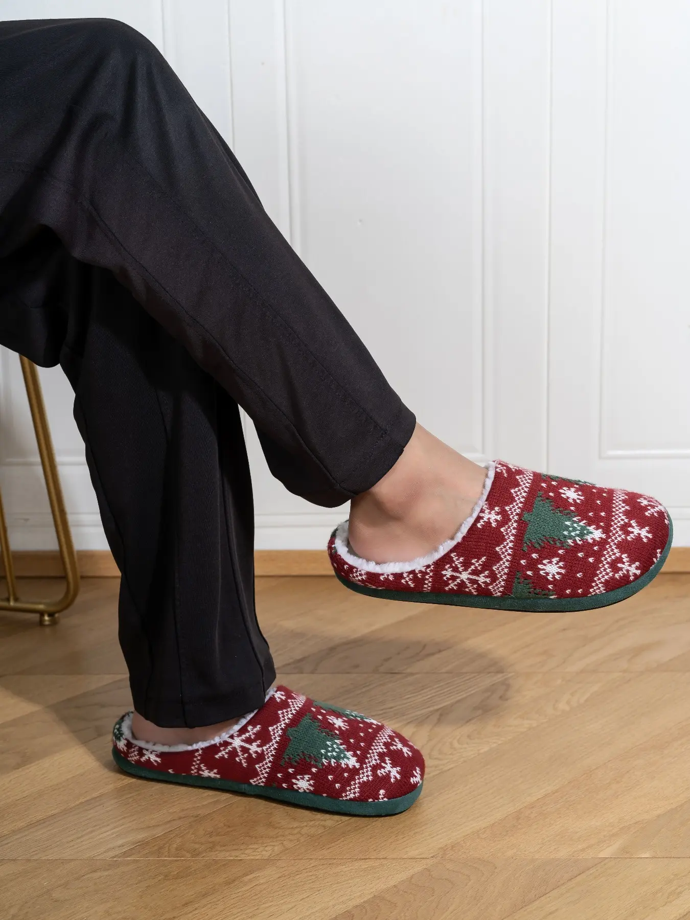 Men's Christmas Tree Pattern Cotton Slippers, Warm Plush Indoor Shoes for Autumn Winter Holiday Season, Cozy Home Footwear