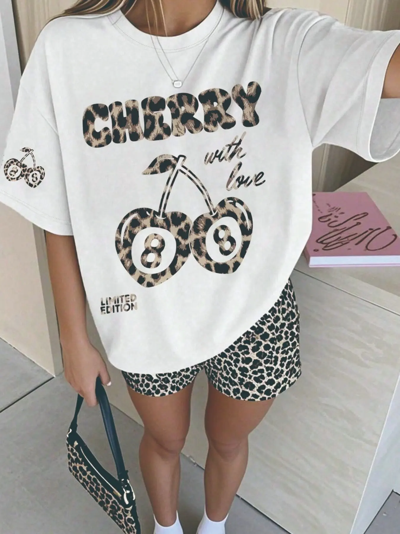 Women's leopard print and cherry pattern round neck Fitted Lightweight Basic T-shirt, casual summer short-sleeved round neck tee, fashionable women's top, suitable for everyday wear, a versatile garment for all seasons, Lady Womenswear