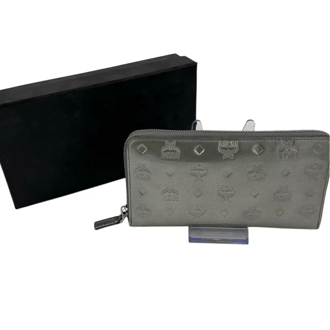 Pre-owned MCM Coated Canvas Wallet Visetos Zip Around with Box, 3.9" H x 7.5" W x 0.7" D (0.7 in, 3.9 in), Elevate Your Style Small Leather Good