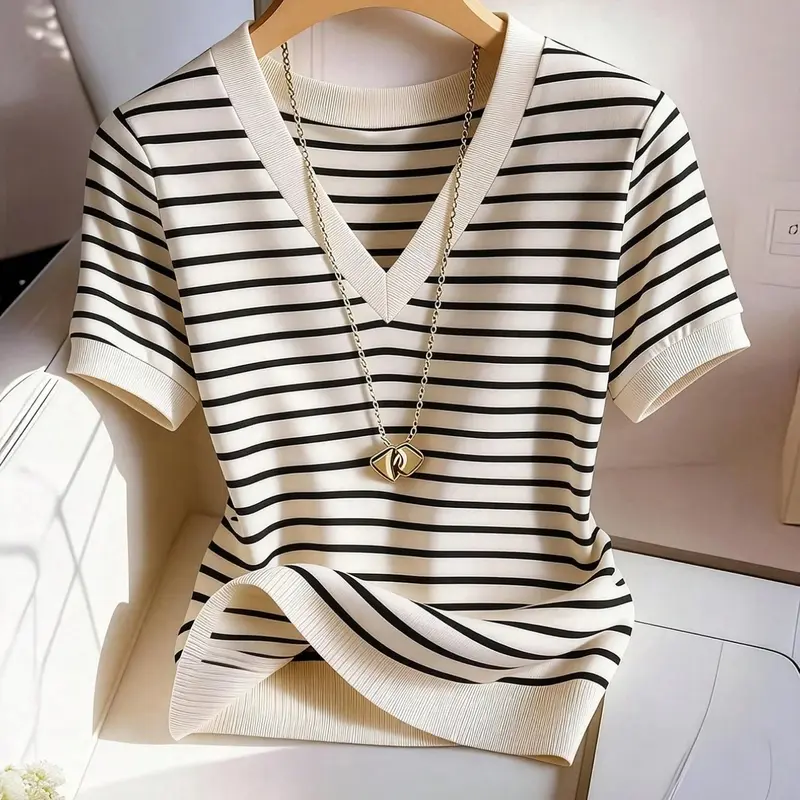French Vintage V-Neck Striped T-Shirt for Women, Casual Fashion Knitwear, Classic Slimming Knit Top, Elegant Casual Office Wear, Easy to Match with Skirts, Chic Everyday Tops, Fitted Knit Top, Casual Fashionable Top