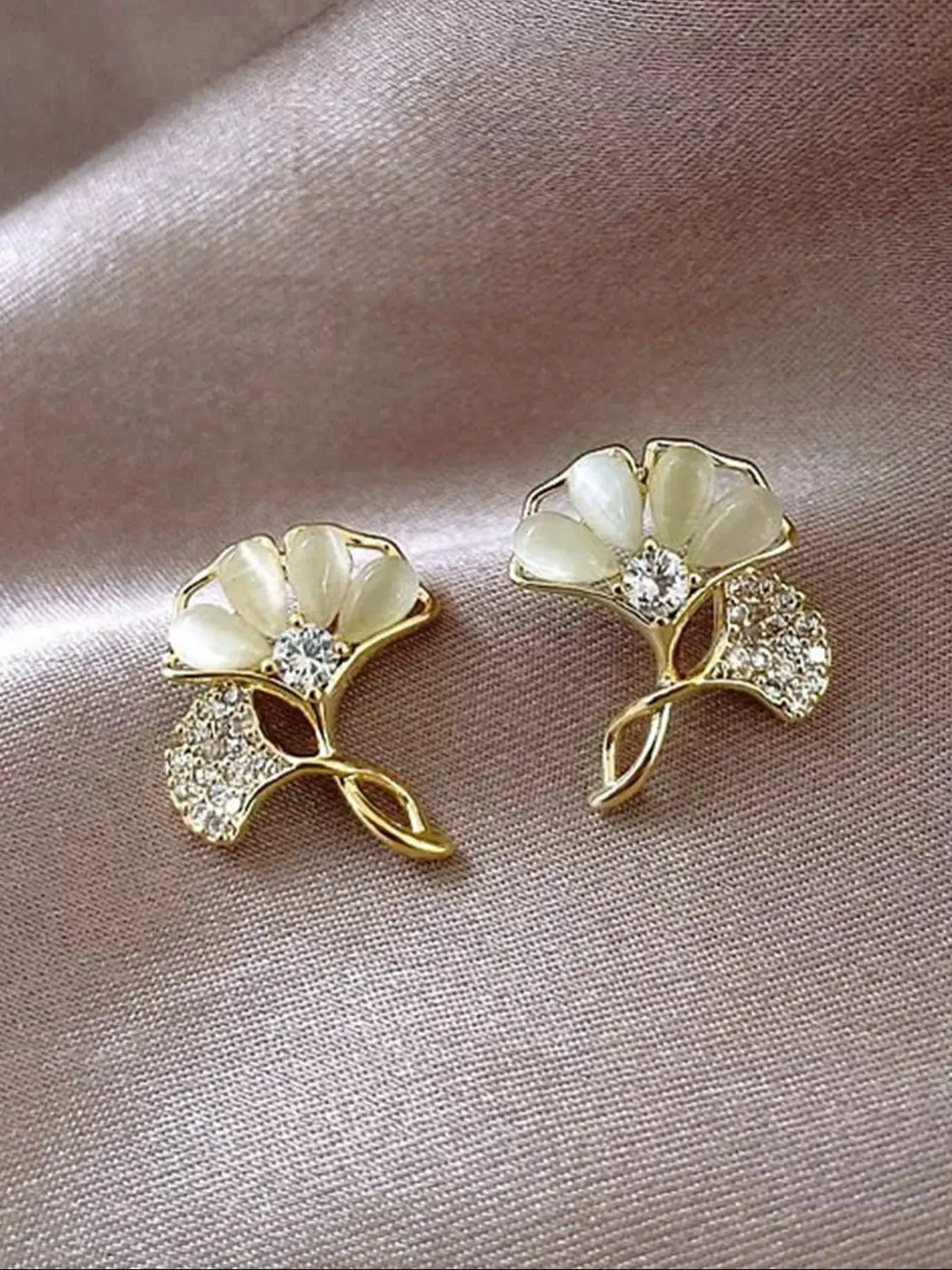 Elegant Silver Color Ginkgo Leaf High Quality Earrings, Fashionable Glass Inlay Design, Perfect for Daily Gatherings, Women's Studs