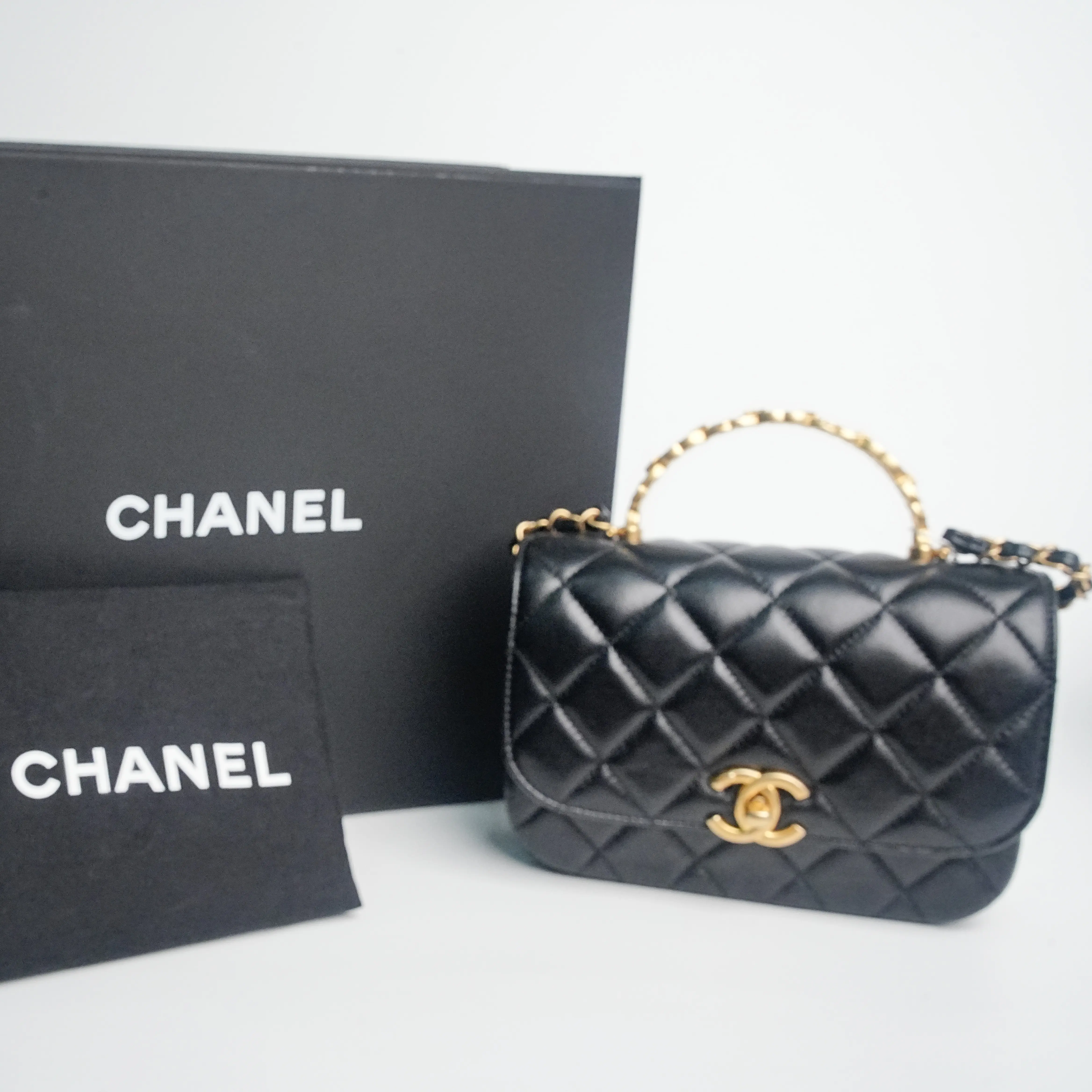 Pre-owned CHANEL Mini Classic Flap with Pearl Top Handle Crossbody Bag 24204787