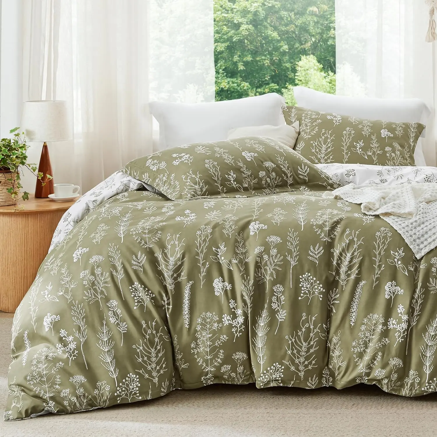 California King 3-Piece Floral Print Bedding Set - Olive Green, Down Alternative Filling, Soft Reversible Comforter, 2 Pillow Shams, Durable Elegant Bedding, Holiday Gift Option, Durable Bedding