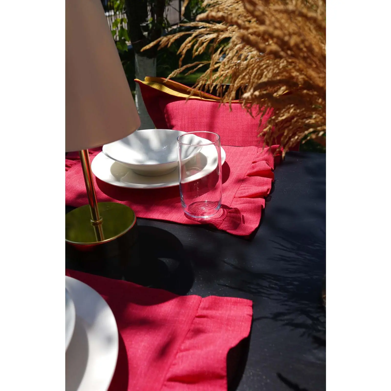 Placemat Capri with Ruffle- Fuchsia Pink