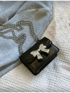 New Fashion Mini Square Bag with Metal Bow Decoration Flap Opening Metal Double Chain Small Capacity Lightweight Minimalist Crossbody Bag for Women Daily Casual and Students Wallet with Bow Design