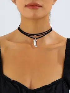 Dark Girl Vintage Crescent Pendant Multi-layer Suede Cord Necklace, Cool and Handsome Choker Collarbone Necklace, Neck Chain, Neck Collar, Boho Style Jewelry, Gift for Girls, Dopamine Color-blocking Summer Necklace