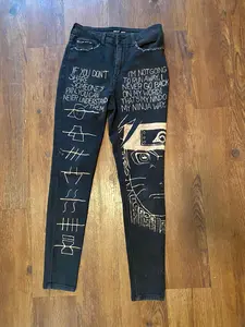 "Naruto v. Akatsuki" Bleach Painted Jeans Black-Skinny (WOMEN SIZE 7)