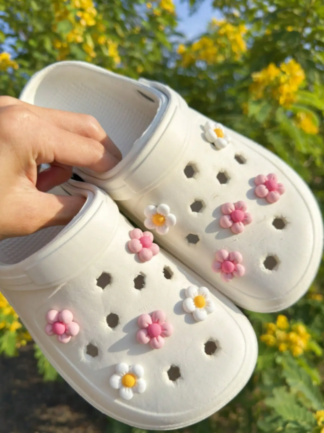 10 Piece Fashion DIY Shoe Accessories, Shoe Charms Set, Flower and Floral Decorations, Flip Flop Charms, Decorative Charm, Detachable Floral Charm, Suitable for Sandals, Flip Flops, Slippers, Ideal Holiday Gift, Pink