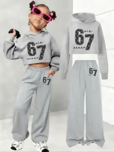 Girls' new fashion digital 67 + star pattern suit for spring and autumn, short sweater + wide-leg pants two-piece set, lazy style for spring and autumn, also suitable for early winter, street trendy and cool style, sweet, cool and hot girl style.