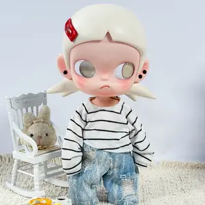 One-eighth movable doll outfit: black-and-white diagonally striped top and ripped jeans