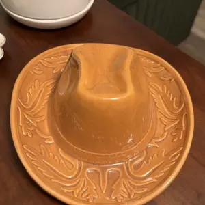 Ceramic Cowgirl Hat Hanging Vase 8" - Unique Western Design for Home Decor & Versatile Display Options