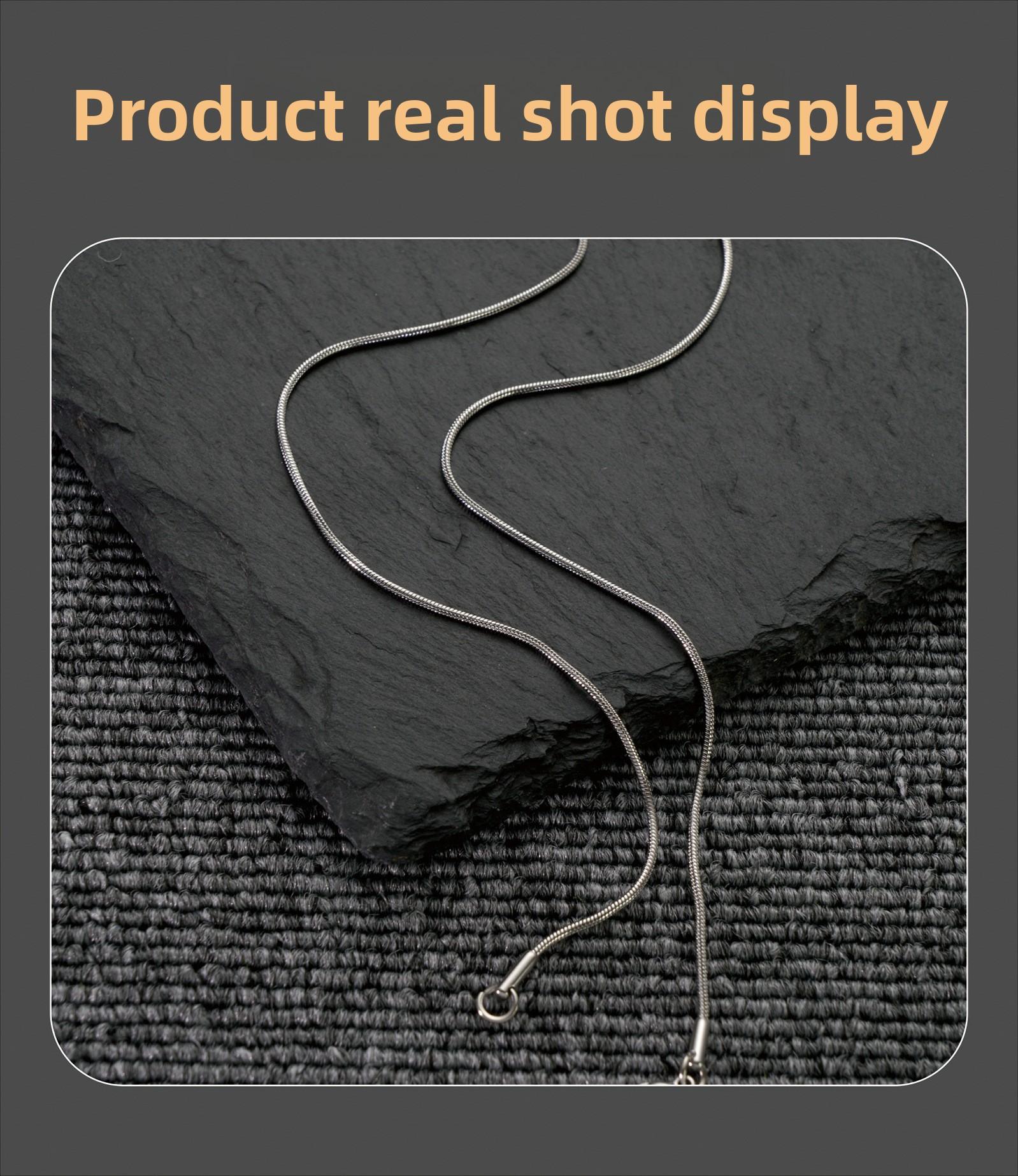 Jewelry snake chain necklace, light luxury niche titanium steel necklace, versatile for men and women, sweater chain with a light luxury and high-end feel