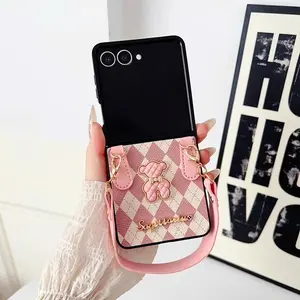 Unique Design Bear Diamond Pattern Sle Premium Leather Phone Case For Samsung Galaxy Z Flip 7 6 5 4 Anti-Drop Strap Wrist Cover