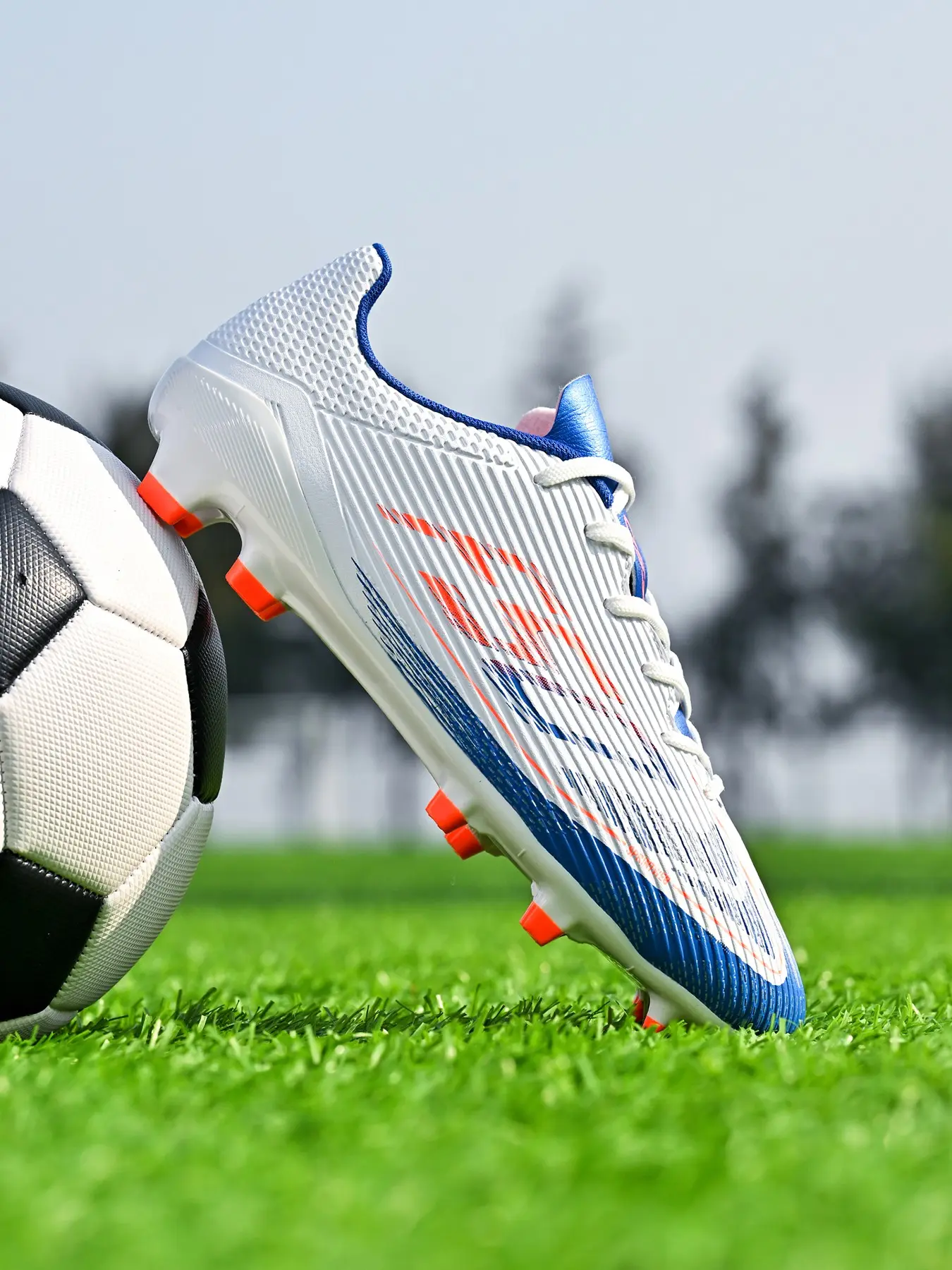 New Breathable Football Shoes Fg/ag Long Nails Artificial Grass Suitable for Training and Matches All-Season Anti-Slip Sports Shoes Football Boots