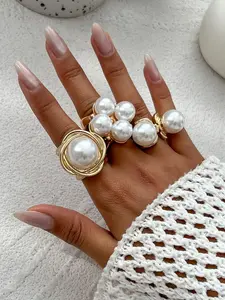 3PCS Women Teens Vintage Baroque Statement Ring Set, Gold Plated Alloy with Large Faux Pearl, Stackable Gold Tone Rings for Daily, Date Night & Parties, Ideal Birthday/Valentine's Day Gift