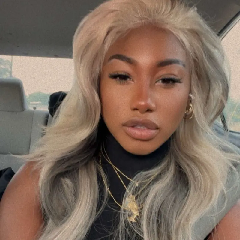 1B/613 Blonde Balayage - Luxurious Long Wavy Wig with Natural Highlights for Bold Looks