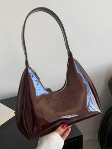 Simple classic shiny black handbag, chain-decorated one-shoulder underarm bag, sweet cool patent leather underarm bag, fashionable and versatile, suitable for daily commuting, shopping and dating, Patent Shoulder Bags, etc.