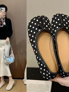 Tabi Toe Shoes for Women, Satin Low Heel Polka Dot Single Shoe, New Thick Heel Pig Foot Mary Jane Ballet Shoes, All Seasons Casual Style, Walking Shoes