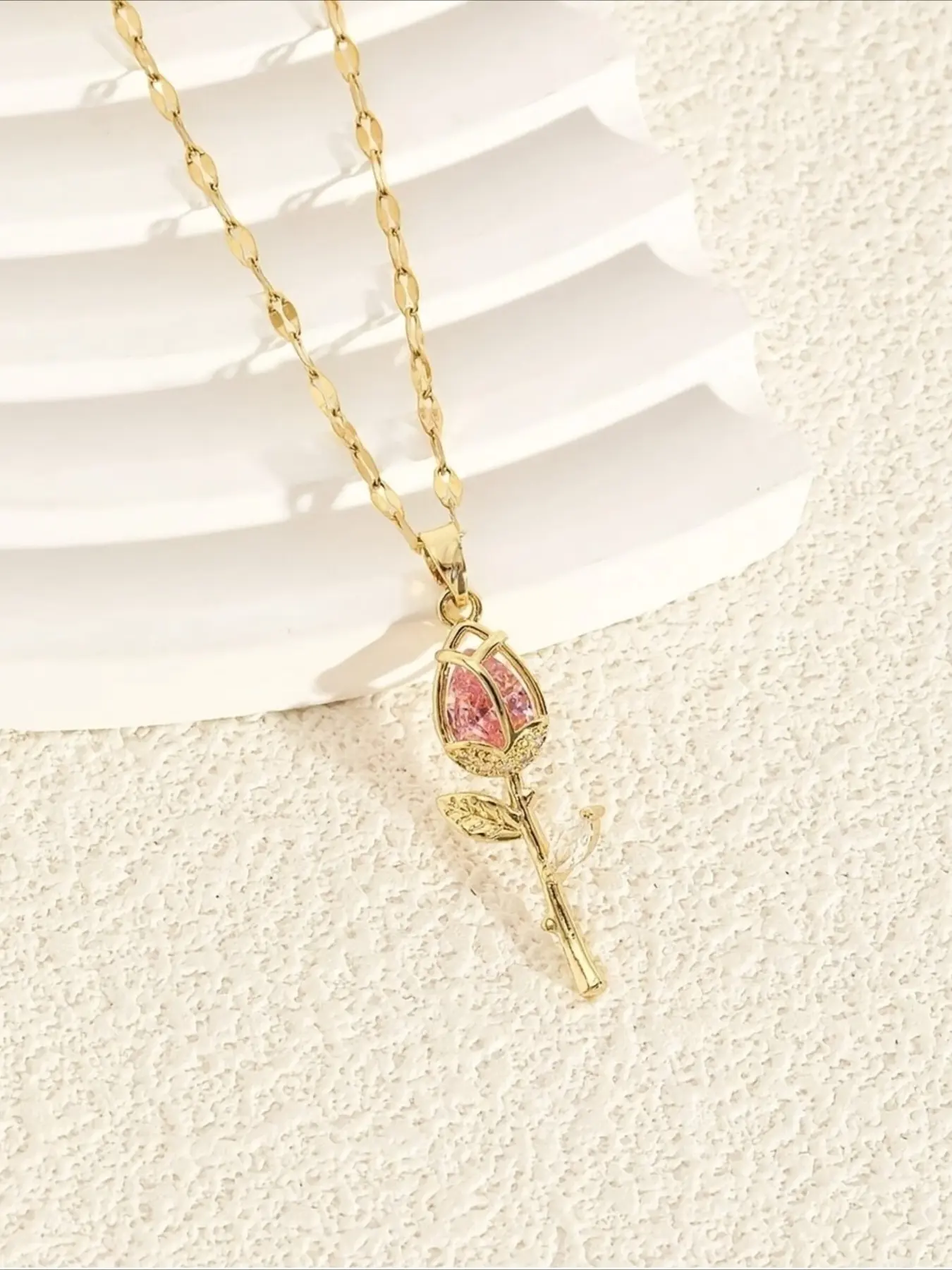 Fashionable Gold Flower Women's Fashion Chain Necklace, Tulip Pendant Necklace for Women, Suitable for Daily Wear, The Best Choice for Women's Jewelry Gifts, Dainty necklaces