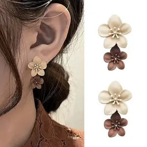 New Color-Block Spray Paint Flower Earrings for Women - Minimalist Versatile Design with Artistic Flair, Unique Statement Stud Earrings for Trendsetters, Elegant Minimalist Earrings