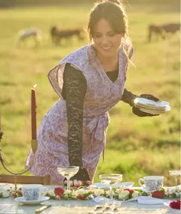 Classic Grace Apron Aster Purple Medusa Print