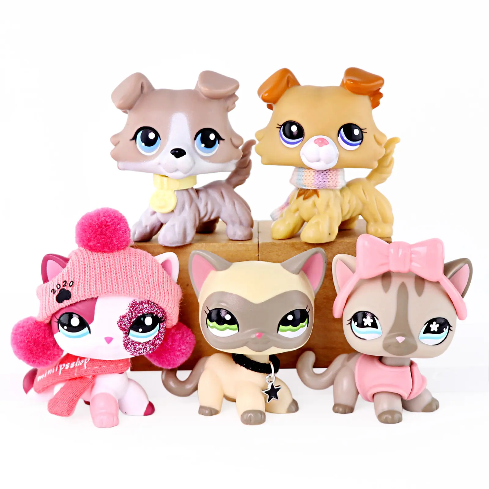 5 Pcs Mini Pet Figurines Set, Cartoon Collie Dogs & Short Hair Cat Kitten Mini Figures with Knit Hat Scarf Bow Star Pendant Collar Outfit Accessories, Collectible Small Animal Statues, Birthday Party Gift for Girls Kids Collectors