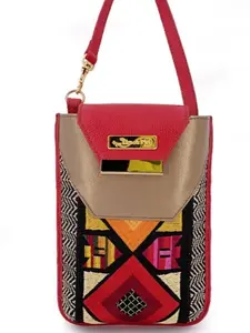 Artisan Crafted Elegance: Uniting Embroidery & Leather for Exquisite Handmade Purses