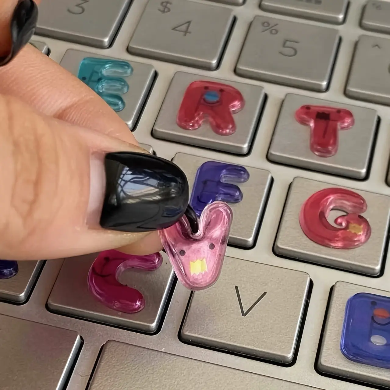 Anime Theme Anti-Scratch PVC Keyboard Stickers, Glossy Keycaps with A-Z Letters and Numbers, Irregular Qwerty Layout, Removable No Residue Glue, Keyboard Cover