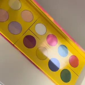 Majestic colors eyeshadow palette