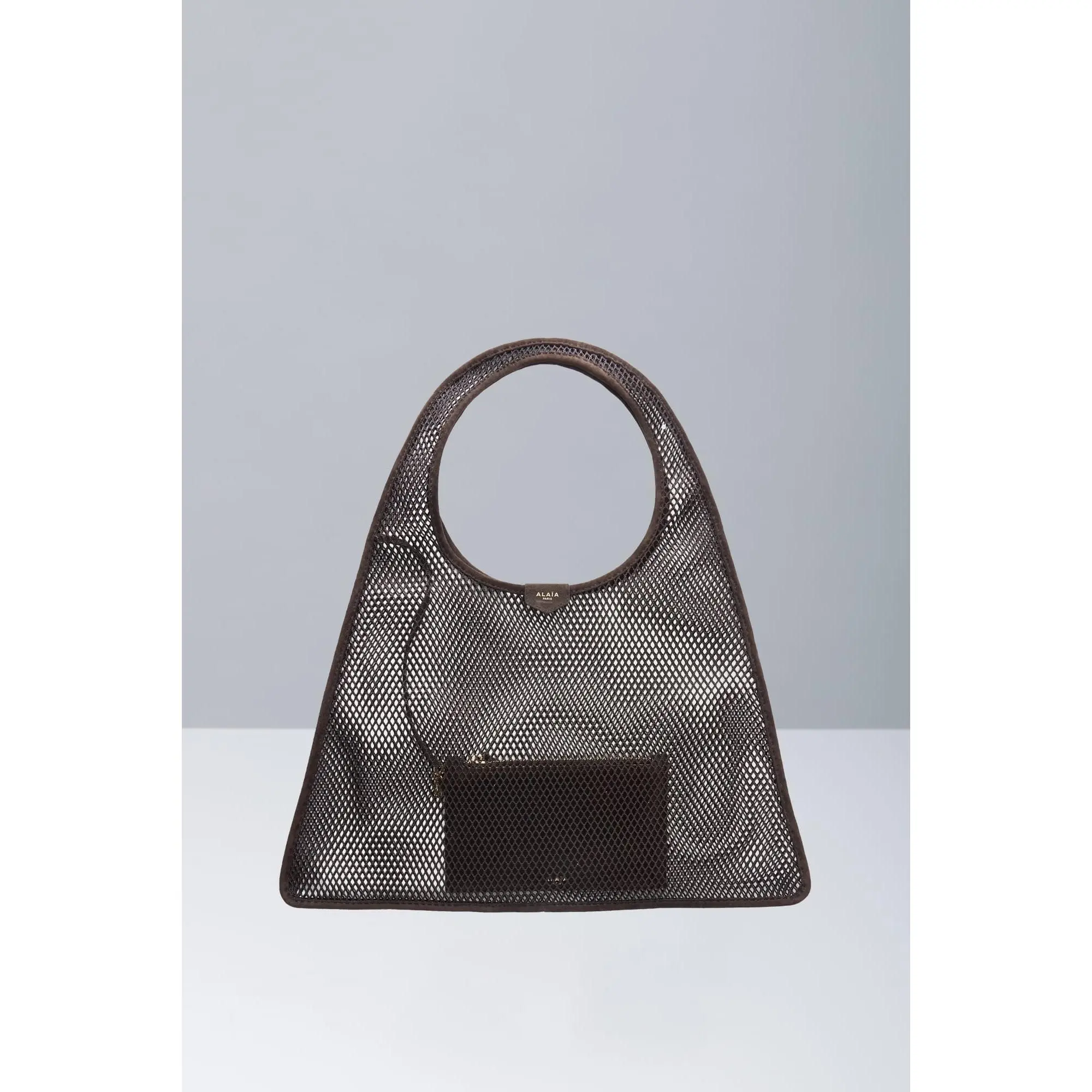 Alaïa Hobo Fishnet in Brun Suede