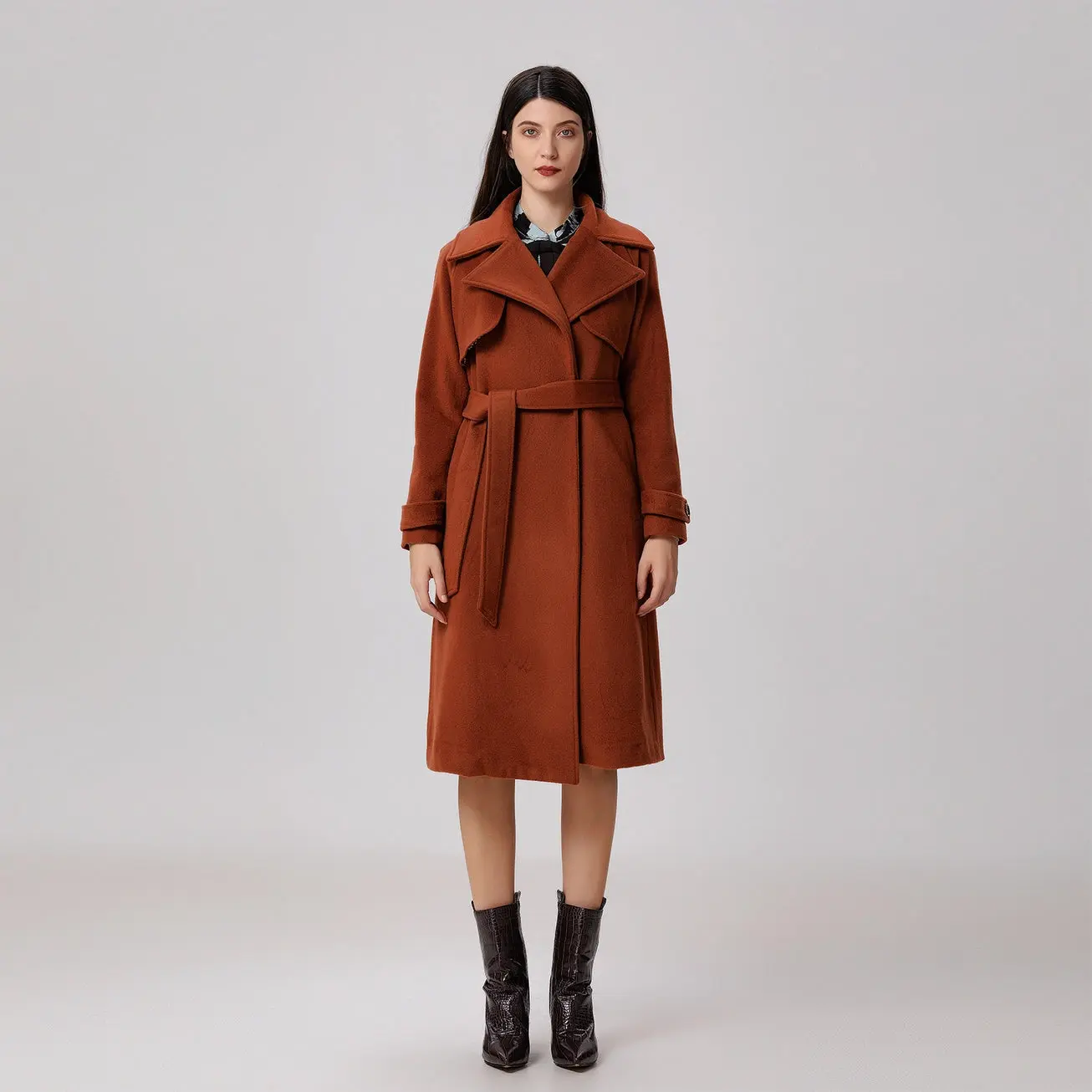 Wool Coat with Wide Shutters