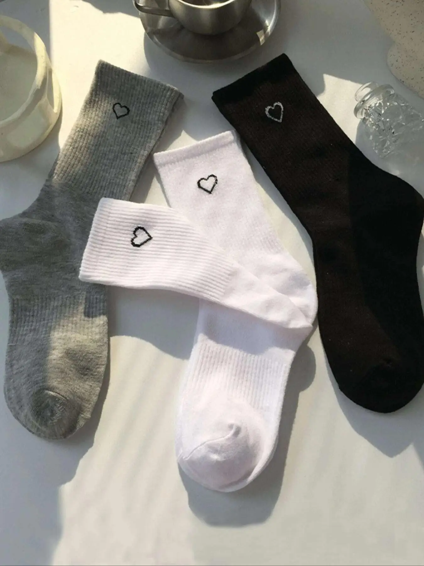 Women's 3 Pairs Heart Print Crew Socks, Casual Moisture Wicking Mid Calf Socks, Soft Comfy Breathable Hosiery for All Seasons Daily Wear