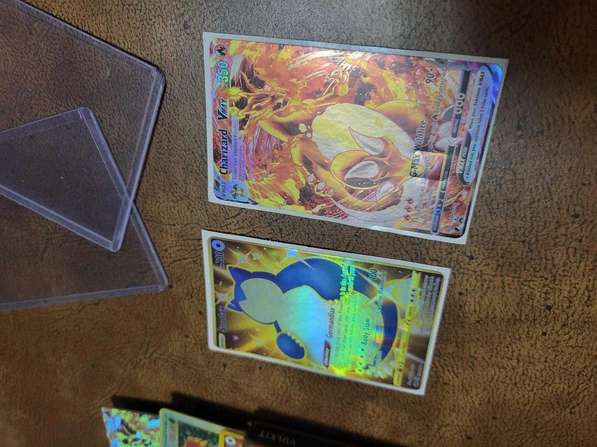 Item: Charizard VMax, Small Chip