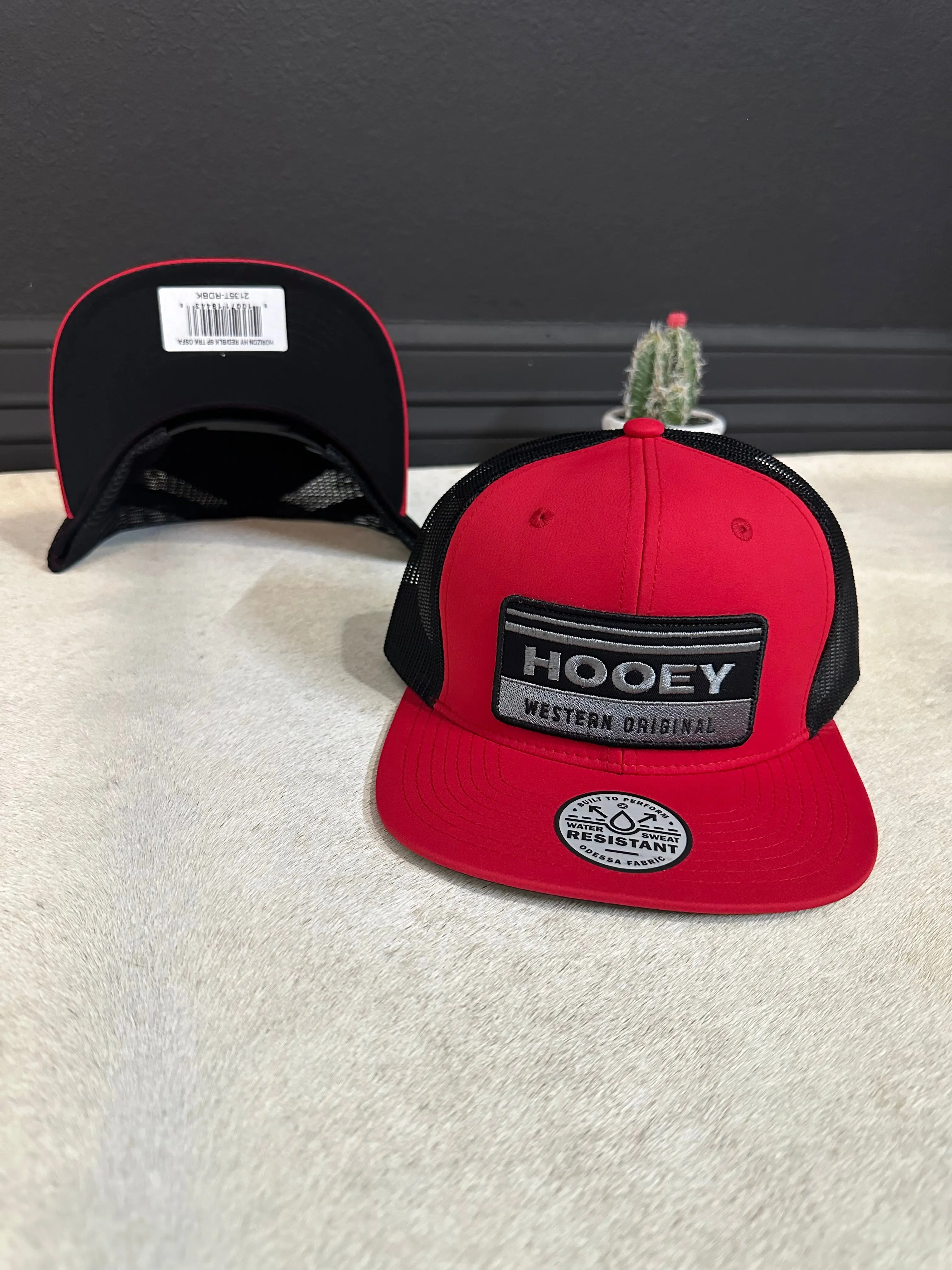 Hooey Horizon Red-Black Snapback with "HOODY" Logo, Traditional Design, Adjustable Fit, Casual Style