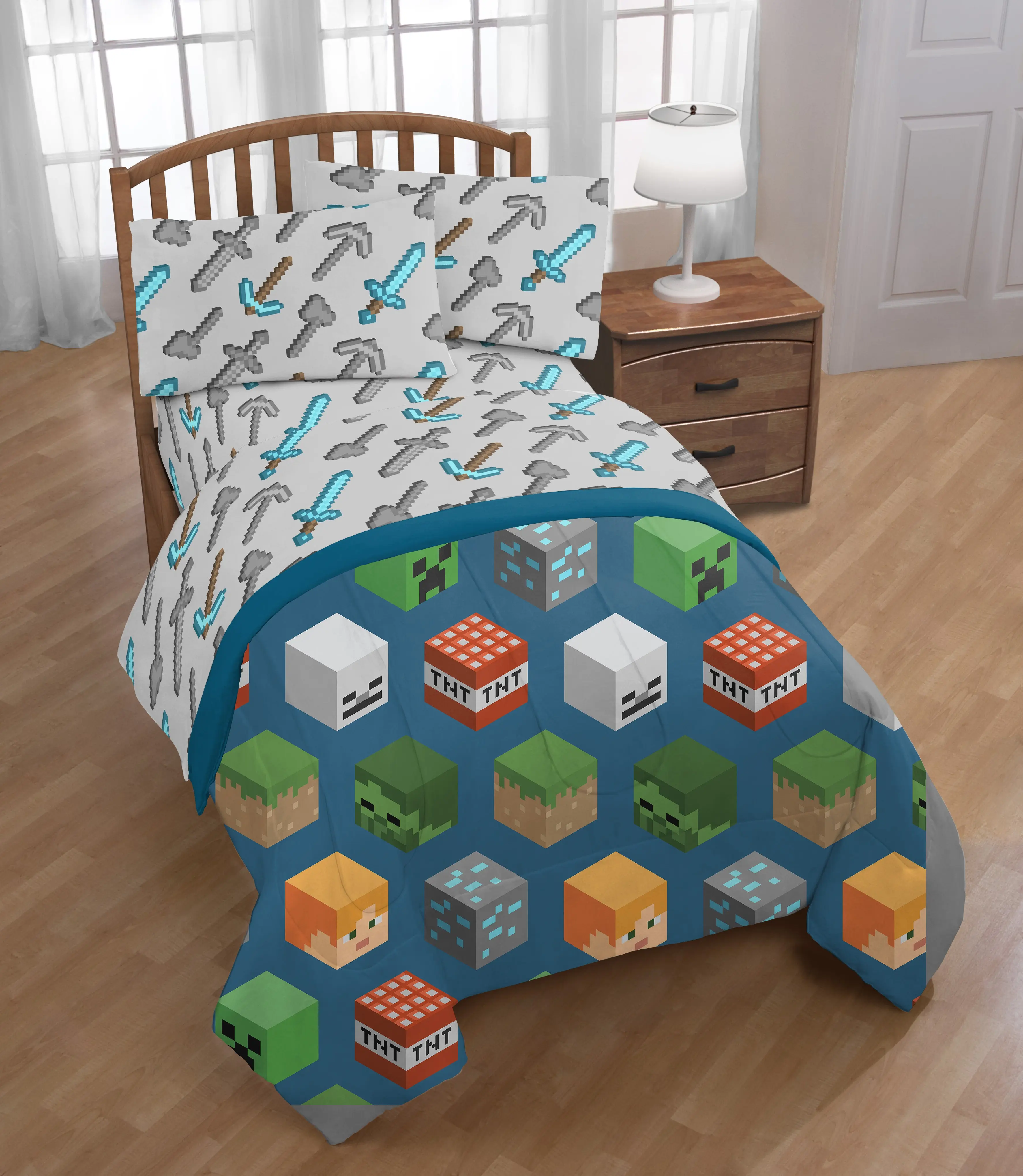 Jay Franco Minecraft 5-Piece Bedding Set - Brushed Microfiber, Geometric Pattern, Isometric Creeper Design, Colorful Kids Quilt, Machine Washable Pillows, Bedding Blanket, Polyester Fill, Full/Twin Size, Kids' Room Decor, Blanket Gift Option