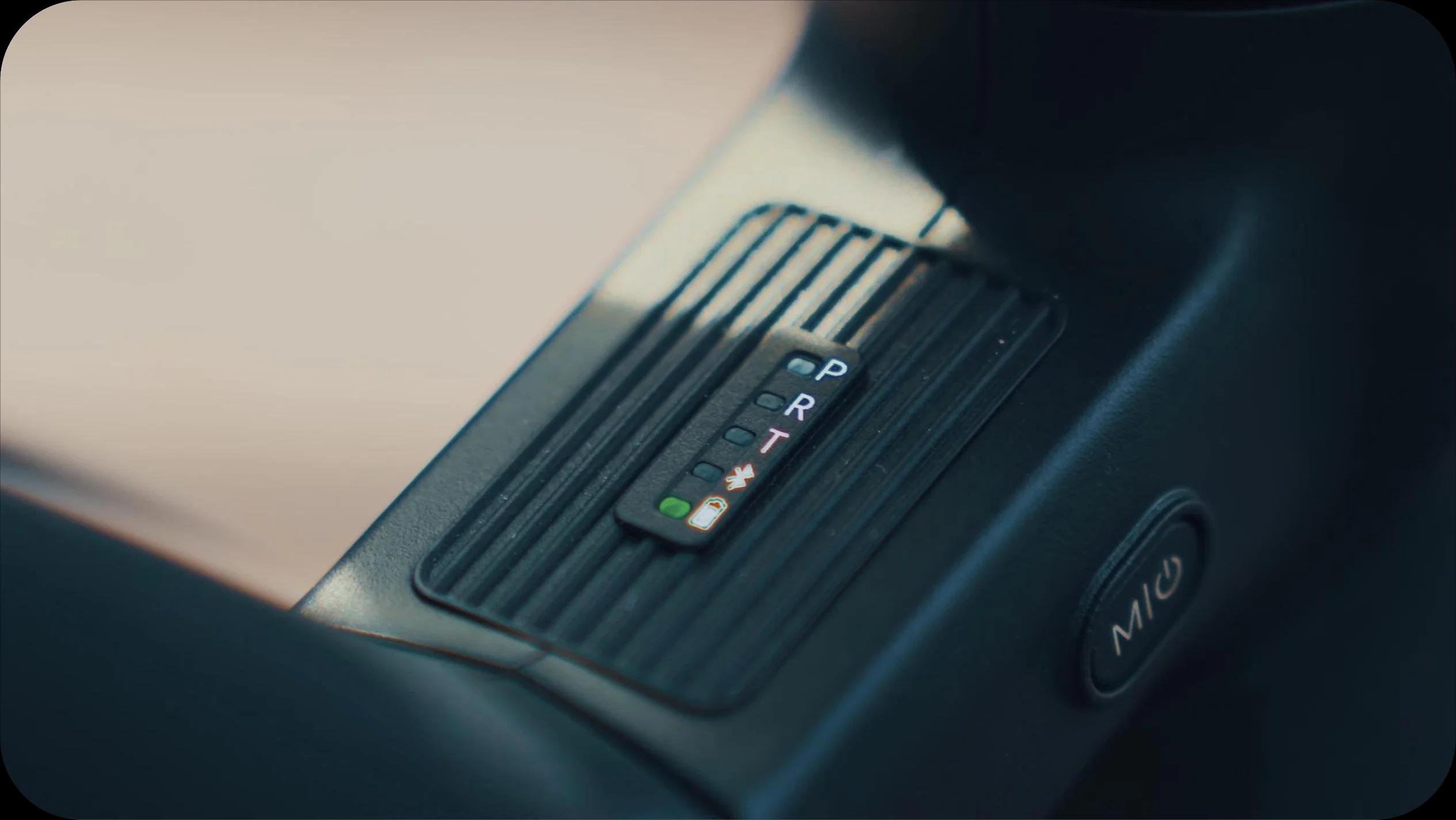 FeiyuTech SCORP Mini 3 Pro Combo | Full Accessory Kit – All-in-One 3-Axis Camera Gimbal, Built-in AI Tracking, Detachable Remote Handle, Vertical Shooting Compatible,for Mirrorless Camera, Action & Smartphone