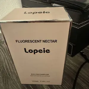 Product Review of Lopeie Fluorescent Nectar Women's Perfume - 100ml Eau de Parfum with Jasmine & Gardenia Top Notes Tuberose & Honeysuckle Middle Notes from K**i a** L**e