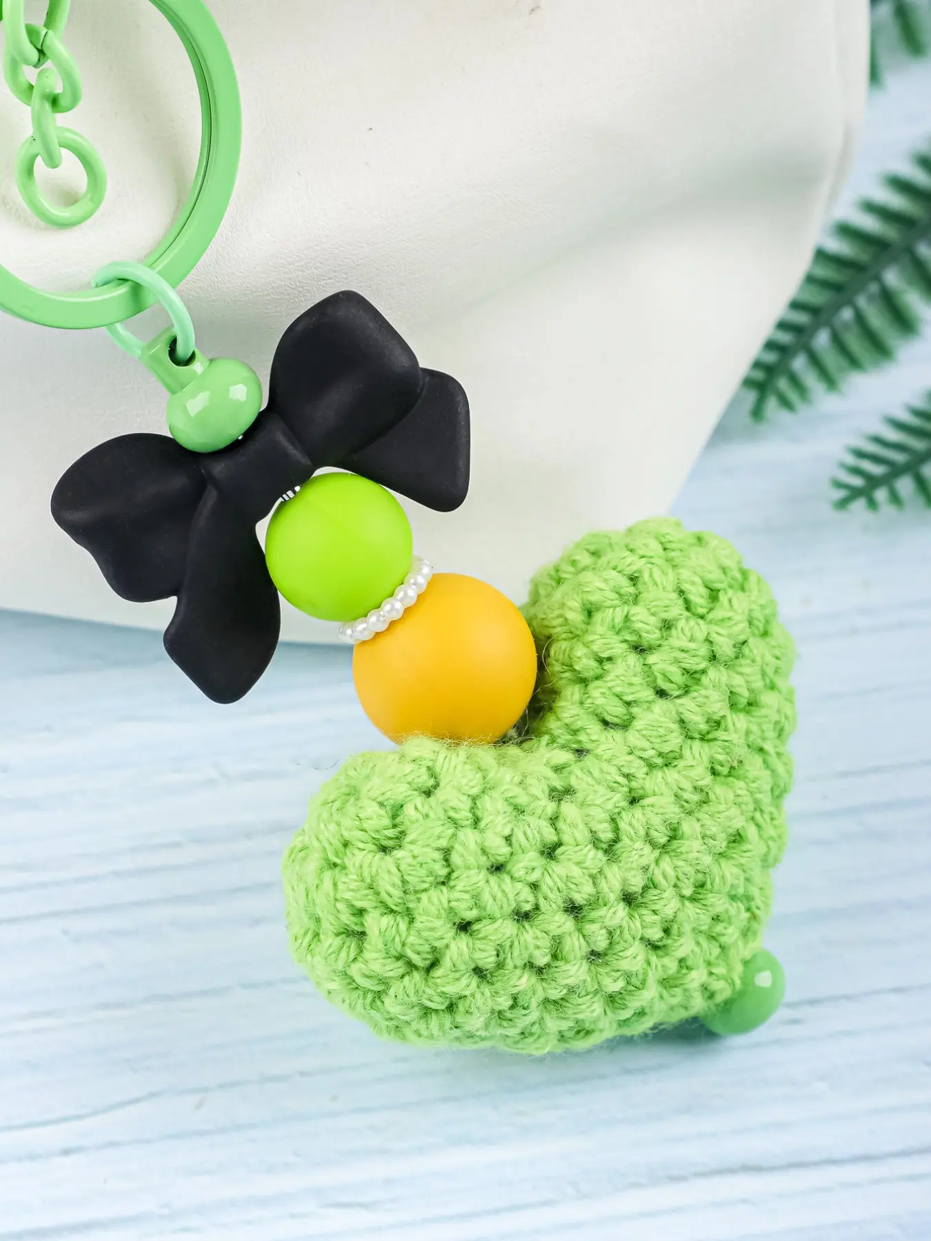 Handmade Crochet Heart Shaped Keychain, Cute Matte Bow Beaded Stylish Key Ring, Aesthetic Puffy Knitted Yarn Bag Charm, Sweet Solid Color Pendant for Women