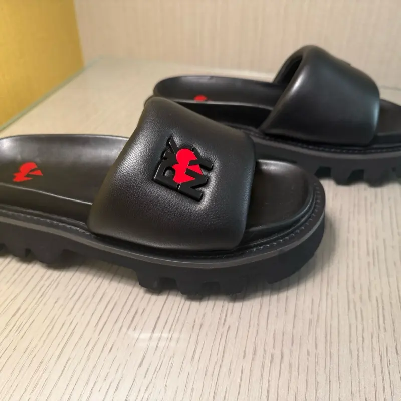 NEW DKNY Women's Persia Puffy Slides in Black #6.5 with Red Logo Comfortable Summer Sandals