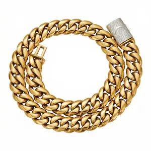 POPILY Cuban Link Pet Collar — Meticulously crafted from titanium steel, featuring a clasp exquisitely inlaid with dazzling cubic zirconia. Tailored specifically for large dogs. Available with your choice of all 26 English letters (A–Z).