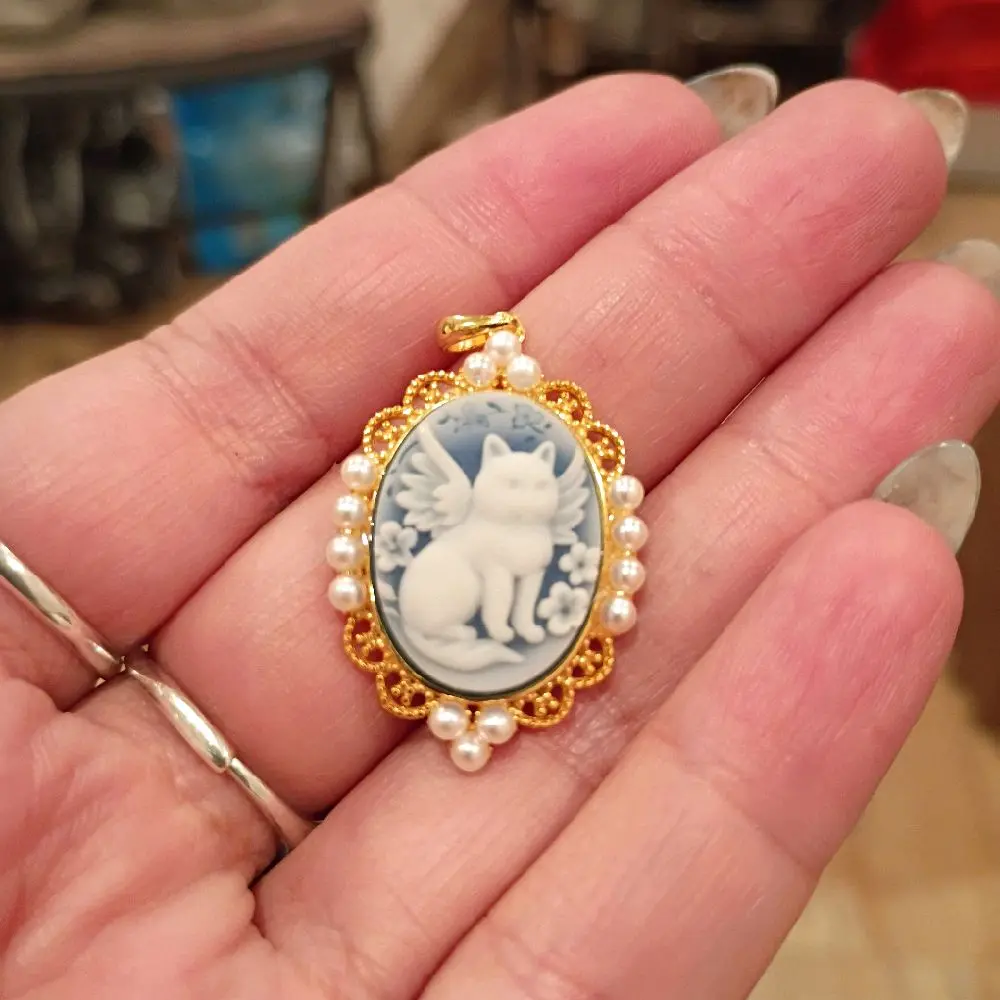 Flying Cat Pearl Golden